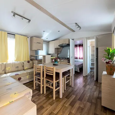 Attractive Mobile In With Shared Pool בית נופש
