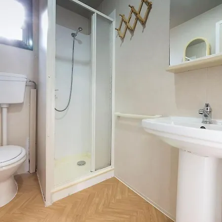 Attractive Mobile In With Shared Pool בית נופש סורסו
