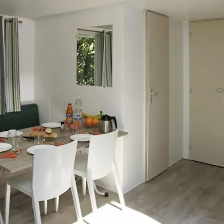 בית נופש Attractive Mobile In With Shared Pool *