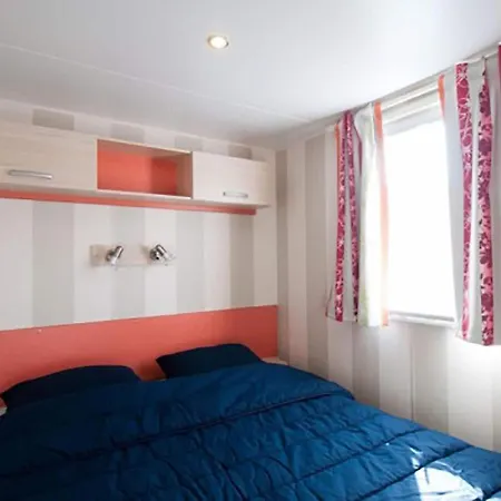Attractive Mobile In With Shared Pool בית נופש